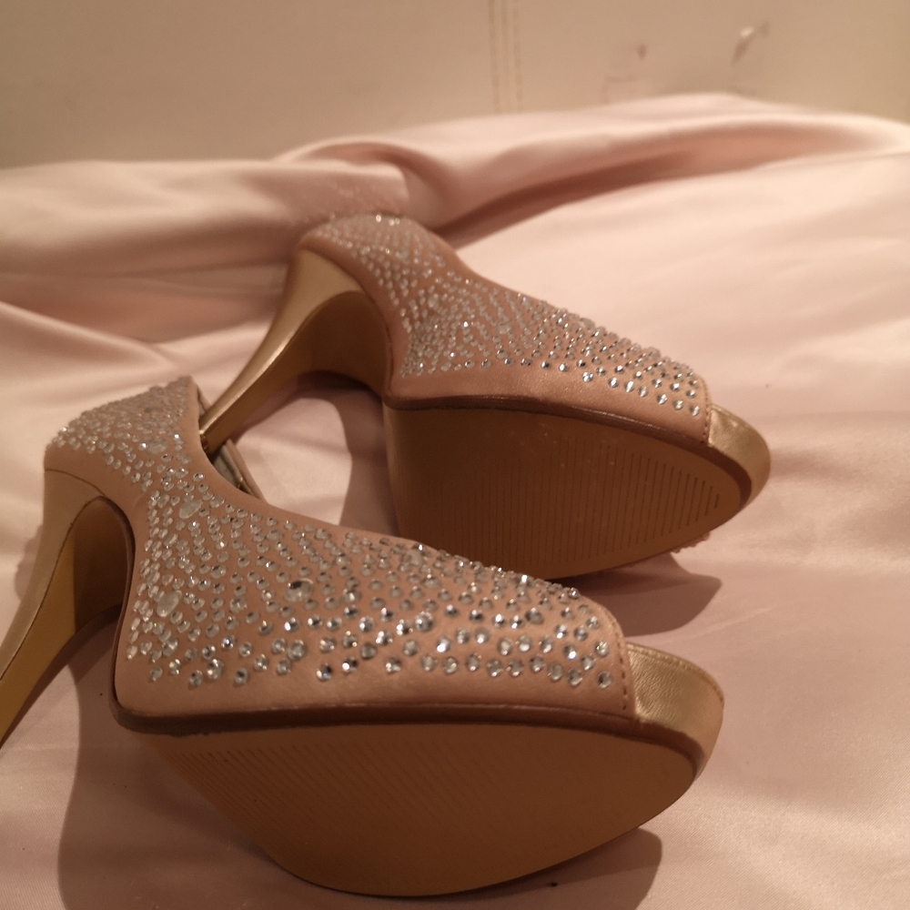 Shoes - Picture 3 of 4